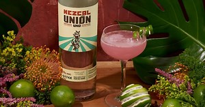 How to mix a mini mezcal Cosmo straight out of the ’90s