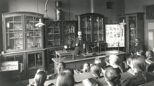 Historie tělesných trestů ve škole: Rákosku okusil i národní buditel Josef Jungmann – Lifee.cz