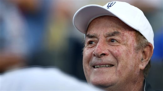‘Eyes failing him’ – Fans express serious concern over 80-year-old Al Michaels after head-scratching calls