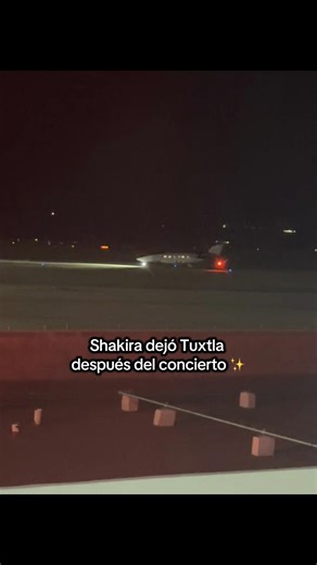 Solo estuvo 5 horas en el estado 🥹 creo que todos los que se quejaron por los boletos le deben una disculpa !! #shakira #avion #vuelo #disculpas
