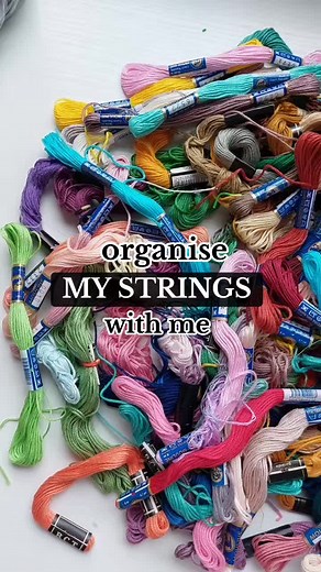 let's organize my strings w me😍 #jewelry #fyp #handmade #bracelet #smallbusiness #colors #organize