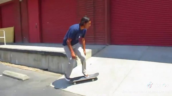 🎥 #r0bertmurphy #joeyguevara #alienworkshop #skateboards