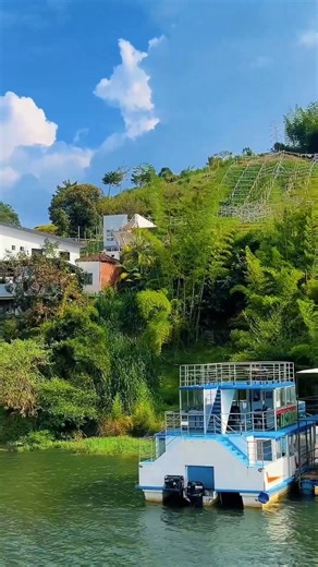 This is a Man Made Reservoir in Guatapè Colombia