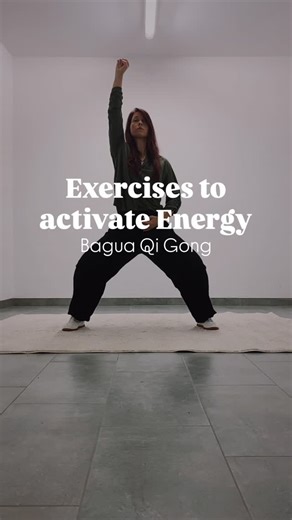 Claudia Trojan | Somatic Tai Chi on Instagram: "This short Routine uses diagonal movements and side stretches to mobilise the torso, ribs, and elbows. All movements are practiced in Mabu stance or a natural standing position. No floor work. No lying down. By moving diagonally, the body reconnects the arms to the center. The torso learns to rotate and lengthen without collapsing. The elbows soften, open, and release stored tension. The side stretches create space between ribs and hips. Breath flo