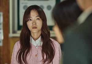 Lee Yoo-mi is the first Korean actress to win Emmy Award