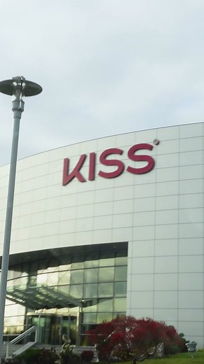 When all those years of hard work start paying off 🙌🏽 #nails #kissproducts #kissnails #longhairprettynails