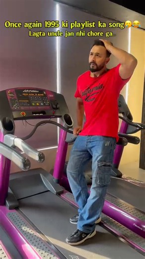 Gym mai ghum🤣🤣 #comedy #trending #funny #viral #foryou #gymlife #ytshorts #support #fyp #gymfunny