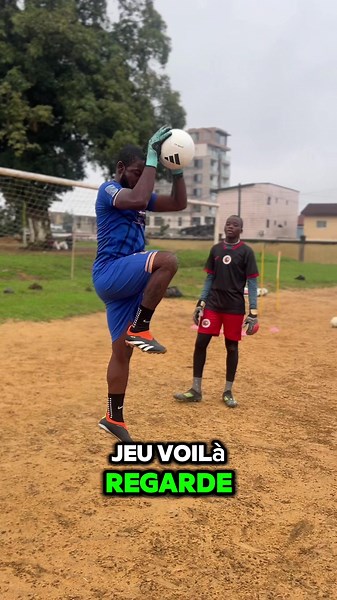 🧤🔥 TU VEUX AMÉLIORER TES SORTIES AÉRIENNES ? CETTE VIDÉO A TOUT CE QU’IL TE FAUT ! Posture, appuis, timing et attaque du ballon : tout est expliqué pour t’aider à progresser. 💪🏾⚽ 👉🏾 Regarde jusqu’à la fin et mets l’exercice en pratique ! #Goalkeeper #GKTraining #GardienDeBut #BallonAerien #GoalkeeperTips