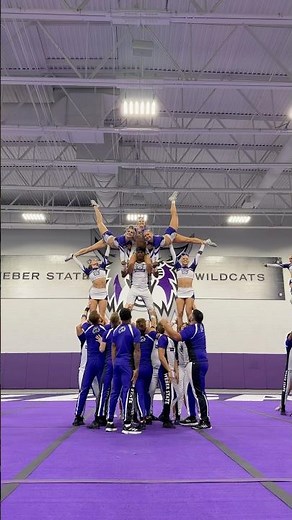 Who remembers this pyramid?🙌🔥 #cheer #cheerleader #cheerleading #cheerleadingstunts #pyramids