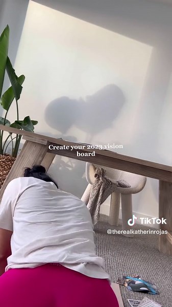 Create Your 2023 Vision Board Under 30 Minutes