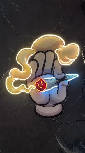 Figuras personalizadas on Instagram: "✨ Figuras en madera personalizadas 🪵 Arte tallado con resina brillante 💡 Iluminación integrada 🎁 Piezas únicas que destacan 📩 Pedidos por DM #maderanatural #regalosmedellin #regaloscartagena #regalosbogota #detallesbarranquilla"