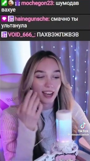 Girl farts on stream