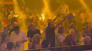 SÚPER MARATÓN 80'S EN LA CASA DEL MURCIÉLAGO CON JOSE COLL!!! VEN GRATIS QUE TE INVITAMOS Y EL FAMOSO ABANICO SPOOK COLL! El viernes 13 de septiembre te espera un súper maratón desde las 18h con Jose Coll y la mejor música de los 80's en SPOOK, donde revivirás la época dorada de la música en primera persona. Y será la última oportunidad para conseguir el abanico SpookColl!!! Si quieres 2 ENTRADAS GRATUITAS apunta tu nombre y apellidos en comentarios. Apertura 18h. Válidas hasta las 00h Puedes ce