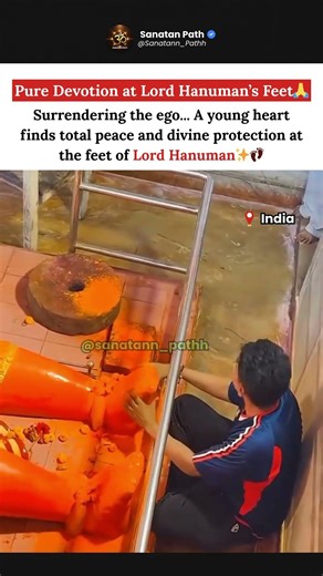 Pure Devotion at Hanuman’s Feet 🙏🚩#shorts #trending #sanatandharma
