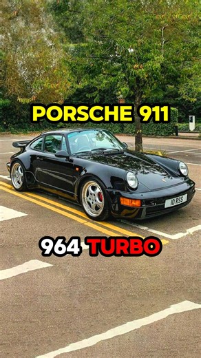 El Porsche 911 type 964 Turbo es uno de los modelos más icónicos de la marca, Este deportivo, producido entre 1990 y 1994, tuvo tres variantes de motor: El heredado 3.3 Litros del type 930 de 320 caballos, el nuevo 3.6 litros de 360 caballos y una versión modificada del mencionado 3.3 litros para la Edición especial Turbo S de 381 caballos limitada a 86 unidades. . . . . . TAGS #porsche #porsche911 #porsche964 #cocheshistoricos #coches #cars #car #deportivos #superdeportivos #supercars #supercoc