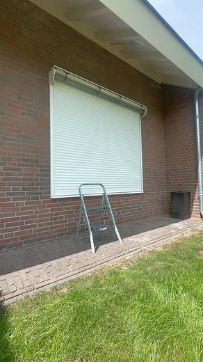 1.4K views · 212 reactions | Rolluik weer fris in een kleine 15 sec什 #voorenna #beforeandafter #cleantok #rolluiken #instaclean #foryou #viral #foryoupage | Ripek Service | Facebook