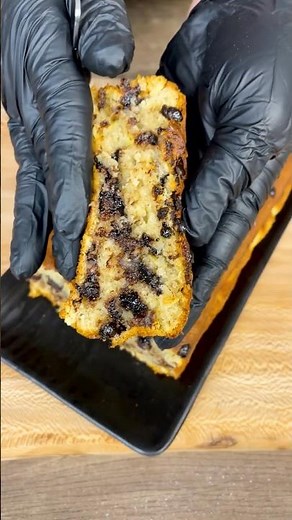 Crazy Moist Banana Bread — Try This Hack! 😍🍞