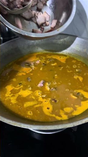 Next, add the grilled pork tongue. #Sour curry with grilled pork tongue and eggplant.