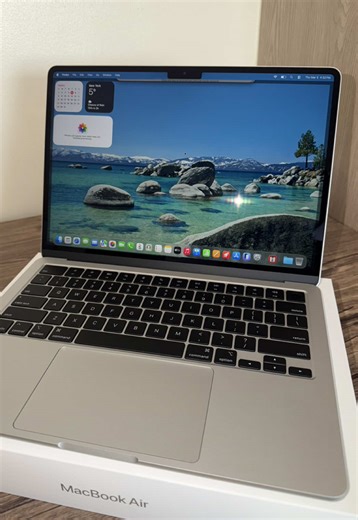 Unveiling the MacBook Air M4 in Silver