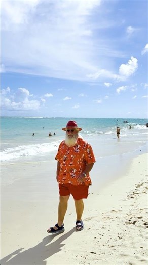 🎅 Guess Who Relaxed at RIU Hotels & Resorts Before Christmas? #shorts