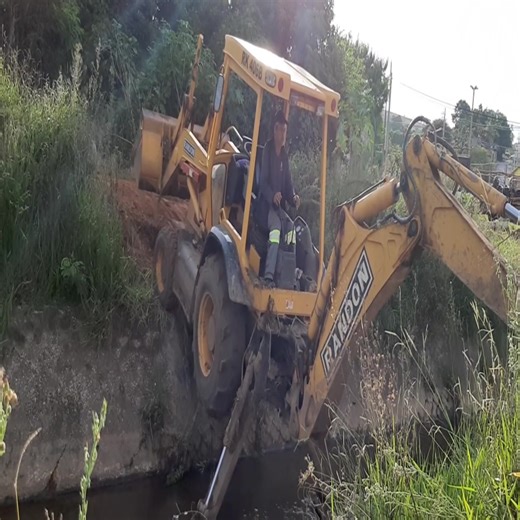 1.9M views · 10K reactions | Top Amazing Video Machines 2024: That's stupid, look what he's doing with that machin | Machines Satisfying Work | Facebook