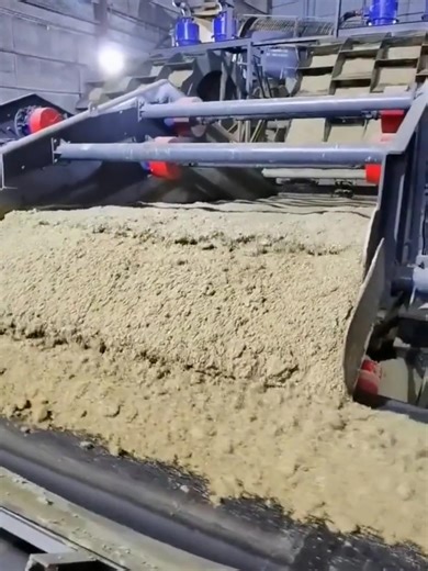 This sand washing line can remove mud, dust, and impurities from sand, and then reduce the moisture content by passing the sand through a dewatering screen or settling tank, making it convenient for transportation or use. #recycle #stonecrusher #stonecrushersupplier #quarry #sandandstone #construction #sandwasher #quarrylife #sand#mining #machine #productionline #sandmaker #gravel #sandproductionline #Miningmachineryandequipment #Indonesia #Jakarta #Surabaya
