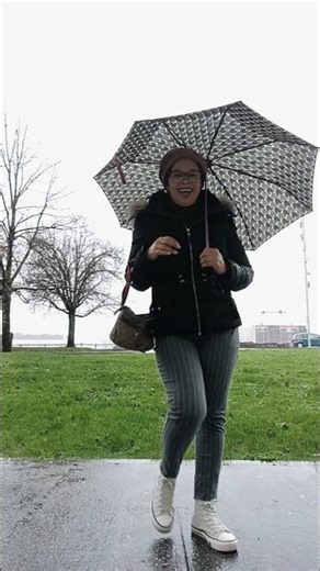 Dancing in the rain 💯 Comfort and natural style #thecharacteroftheweek #outfits