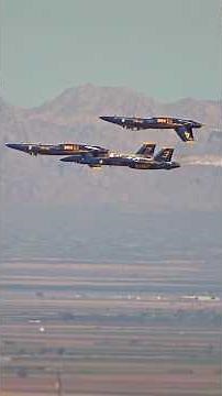Blue Angels double farvel over the desert #blueangels #elcentro #usnavyblueangels