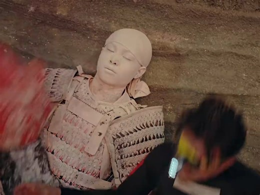 41M views · 383K reactions | The greedy man actually stole the accessories of the statue 贪财男偷拿雕像饰品，竟瞬间被冻成冰雕 | 三线轮洄 Under the Three Rivers | 宠爱天堂 Love Paradise | Facebook