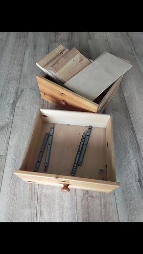 6.4K views · 31 reactions | Na sprzedaż 冀 Te szafki powstały z elementów pozostałych po poprzedniej stylizacji: szuflad i korpusów oraz z nowych blatów i nóżek ✨ | mARTa | Facebook