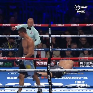 Who saw that coming?! 😱 Ezequiel Maderna stops Karol Itauma to hand the young prospect his first professional defeat 🥊 #BeterbievYarde | TNT Sports Football