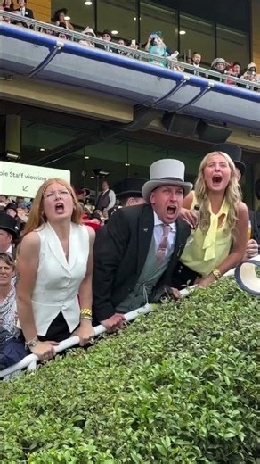 COME ON VENETIAN! 👏👏 Team Karl Burke cheering on their girl to G1 Commonwealth Cup success 💕