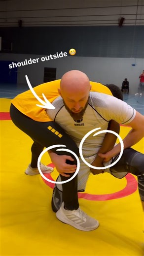COACH ADAM on Instagram: "NAME OF THIS MOVE 🤼‍♂️❓ Ringen 🤼‍♂️: Kampftechnik und Ausführung #ringen #wrestling #wrestlingtechnique #ringenlernen #tips"