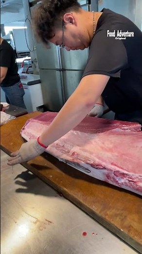 Perfect otoro cut from giant bluefin tuna with insane marbling #otoro #tuna #sushilovers