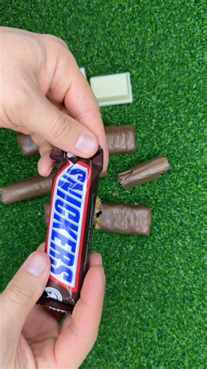 #asmr #chocolate #unpacking #candy #asmrvideo #satisfying #snickers #snacks #shorts #shortvideo