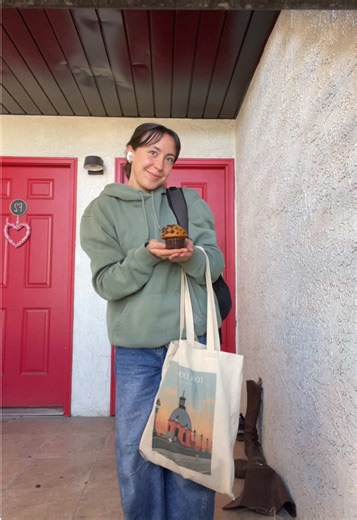 going to the park to do my homework rip but at least I have a muffin and it's beautiful outside 🙏🏼