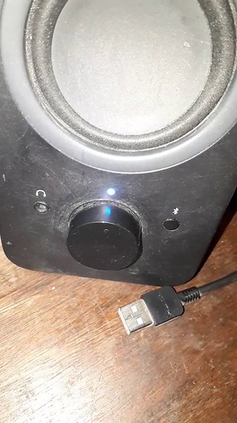 Logitech Z207 way too quiet on aux vs bluetooth. It was just as loud when i got them, but after a few months it just got stuck on low volume...