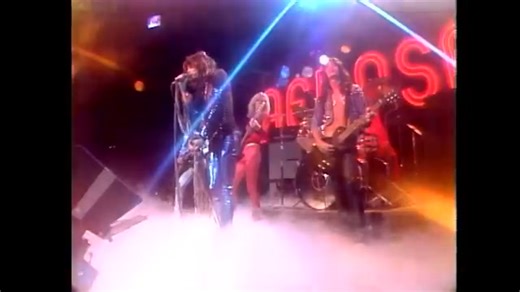 🎤 Sing with me, sing for the year… 🎶 Here’s Aerosmith in their raw, rising glory — performing “Dream On” live on The Midnight Special, a performance that lit the fuse on what would become one of the biggest rock bands in American history. First released in 1973, “Dream On” wasn’t an instant smash — it was a slow-burning anthem that took time to catch fire. But once it did, it became the cornerstone of Aerosmith’s legacy, and one of the most powerful power ballads ever written. Watching this pe