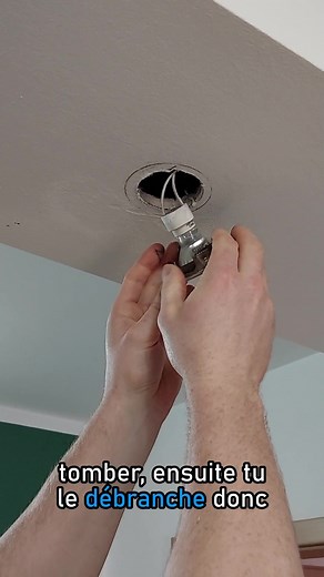 Comment changer un spot encastré facilement