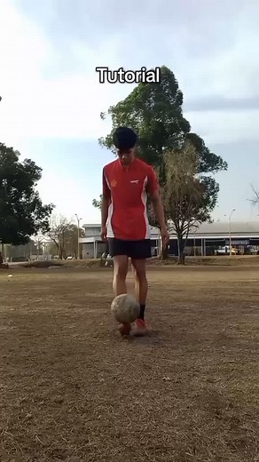 Tuto vuelta al mundo ⚽️🌏 #tutorial #futbol #⚽️ #brasil #viral | Lucas Diarte