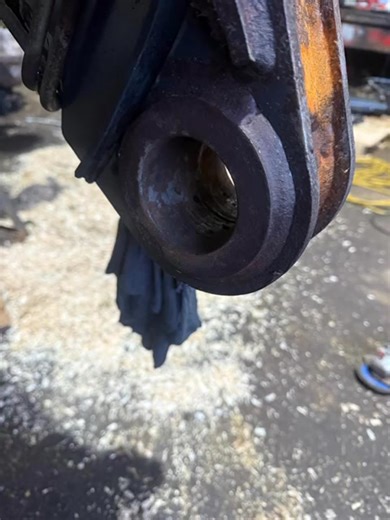 🔧 On-Site Line Boring – Bobcat Telehandler 🔧 Another line boring job wrapped up — this time for a new customer on their Bobcat Telehandler. ✅ Machine line bored on site at the customer’s premises ✅ Hydraulic tilt ram and headstock taken back to our workshop for full repair ✅ Everything machined back to original spec and OEM bushes fitted If you need on-site or workshop line boring anywhere in Scotland, just give us a shout — we’re always happy to help! 💪 #LineBoring #Engineering #Machining #O