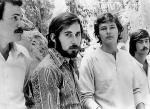 286K views · 27K reactions | David Gates (Bread) live performance for "Make It With You". | Frequência Modular | Facebook