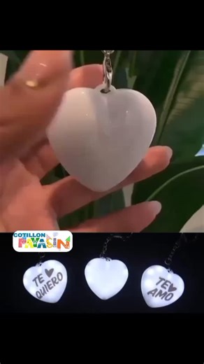 Cotillon Payasin on Instagram: "❤️INGRESO LLAVERO CORAZON LED ❤️ IDEAL para encontrar lo que necesites en tu bolso!!! Carga USB - se enciende con el tacto- duración de la luz 16 segundo y luego se apaga.... IDEAL PARA REGALAR EL DÍA DE LOS ENAMORADOS CON 2 FRASES DISPONIBLES ❤️TE AMO -❤️TE QUIERO ☎️341-6773716 📍NANSEN 421, ROSARIO SANTA FÉ"