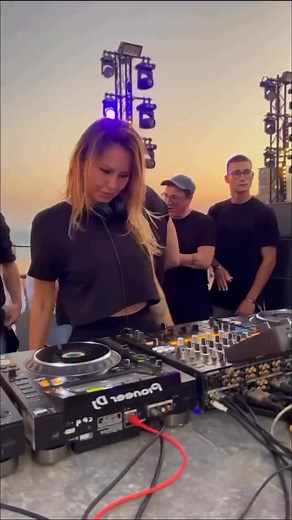 Classics with Deborah de Luca ❤️ @deborahdeluca | Techno City