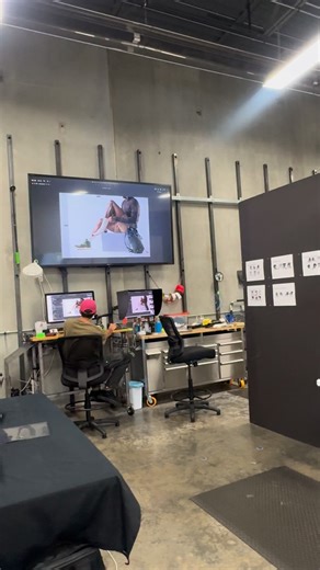 The Modeling Growth Blueprint How to go from beginner to pro in modeling. 1. Learn basics first. Posing, angles, holding tension, hitting marks. Practice daily. 2. Build a clean strong portfolio. Not random pictures intentional images showing range. 3. Shoot with photographers who give direction. Each shoot should teach you something, not just produce content. 4. Understand industry etiquette. Show up early, be adaptable, listen more than you speak. 5. Network with crew not just directors. Styli
