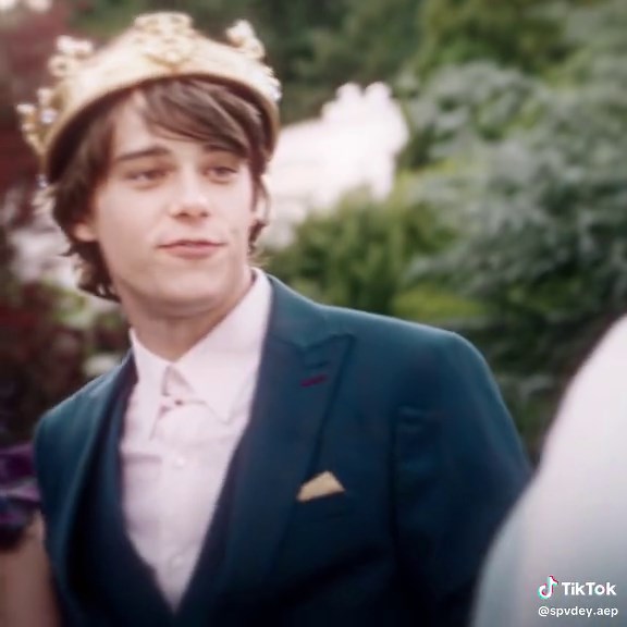 The Crown Tilt: Mitchell Hope & Ben Florian Edits