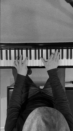 Basic 12 Bar Blues in C w/chromatic bass line no.1 Free Transcription in Description