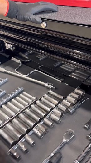 🔊 Check out some sounds of the C175 Engine Training at Malaga! 🙌 In this hands-on training, students follow procedures to remove and replace quill tubes, flow limiters, injectors, piston packs, main bearings, connecting rod bearings, and a high-pressure fuel pump. 🔧 Interested in technical training? Contact your local Cat dealer for more information! #asmr | Caterpillar Demonstration and Learning Centers