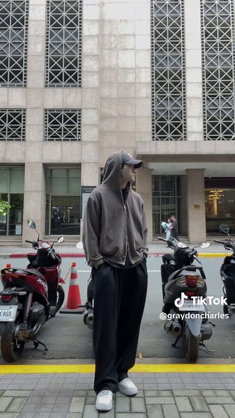 Hoodie season #fashion #ootd #outfitideas #streetwear #fashiontiktok #styleinspo #fyp #foryou