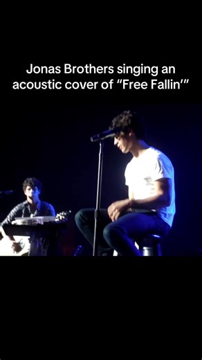 Jonas Brothers Acoustic Cover of 'Free Fallin' in 2009